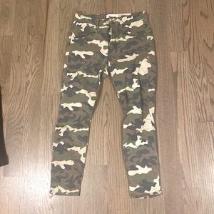 Gap True Skinny Camo Jeans with cute zipper ankle